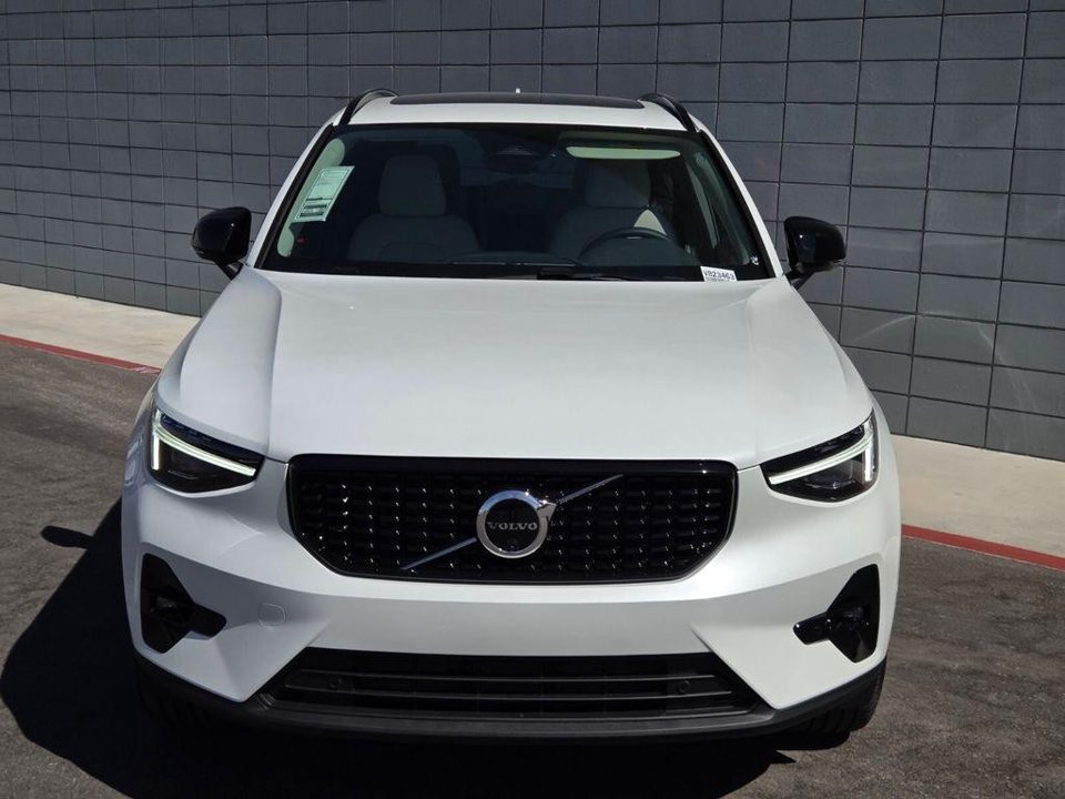 2026 Volvo XC40 Plus, B5 AWD Gas (mild hybrid), Dark