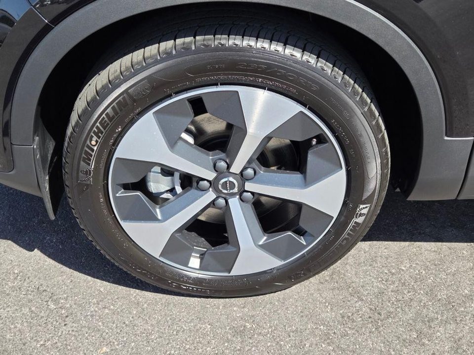 2026 Volvo XC40 Core, B5 AWD Gas (mild hybrid), Dark
