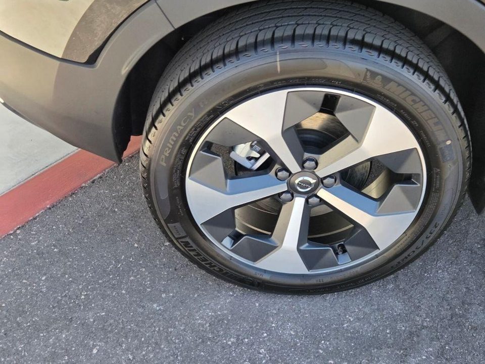 2026 Volvo XC40 Core, B5 AWD Gas (mild hybrid), Dark