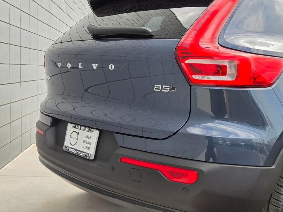 2026 Volvo XC40 Core, B5 AWD Gas (mild hybrid), Dark