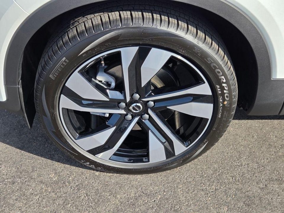 2026 Volvo XC40 Ultra, B5 AWD Gas (mild hybrid), Dark