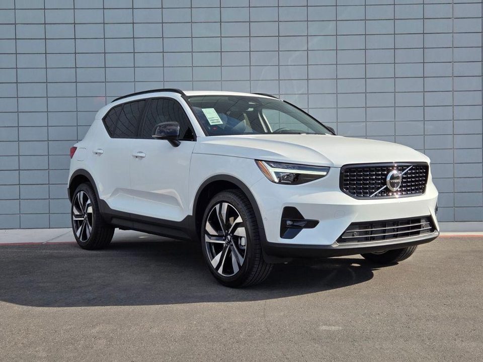 2026 Volvo XC40 Ultra, B5 AWD Gas (mild hybrid), Dark