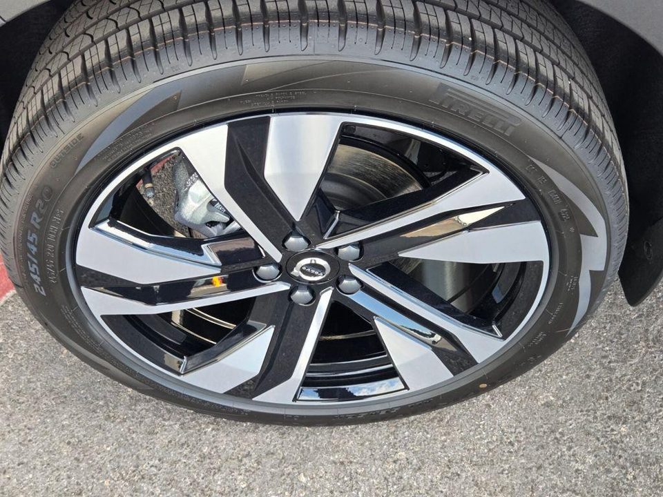 2026 Volvo XC40 Ultra, B5 AWD Gas (mild hybrid), Dark
