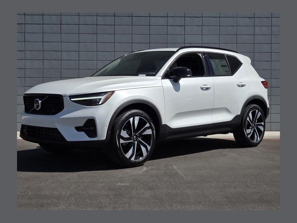 2026 Volvo XC40 Ultra, B5 AWD Gas (mild hybrid), Dark