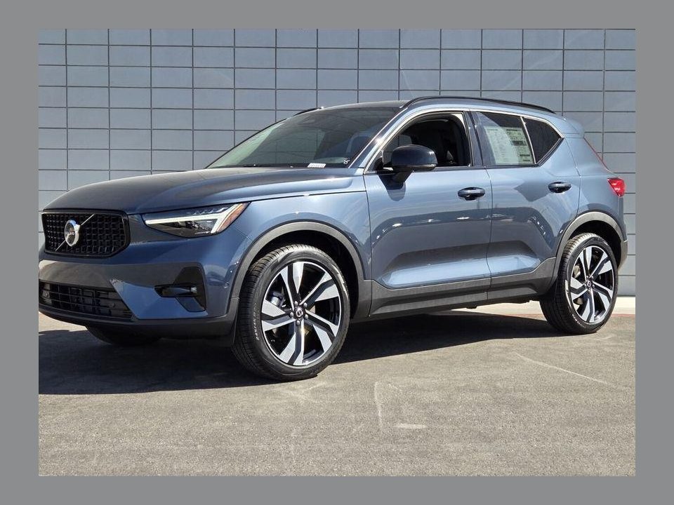 2026 Volvo XC40 Ultra, B5 AWD Gas (mild hybrid), Dark