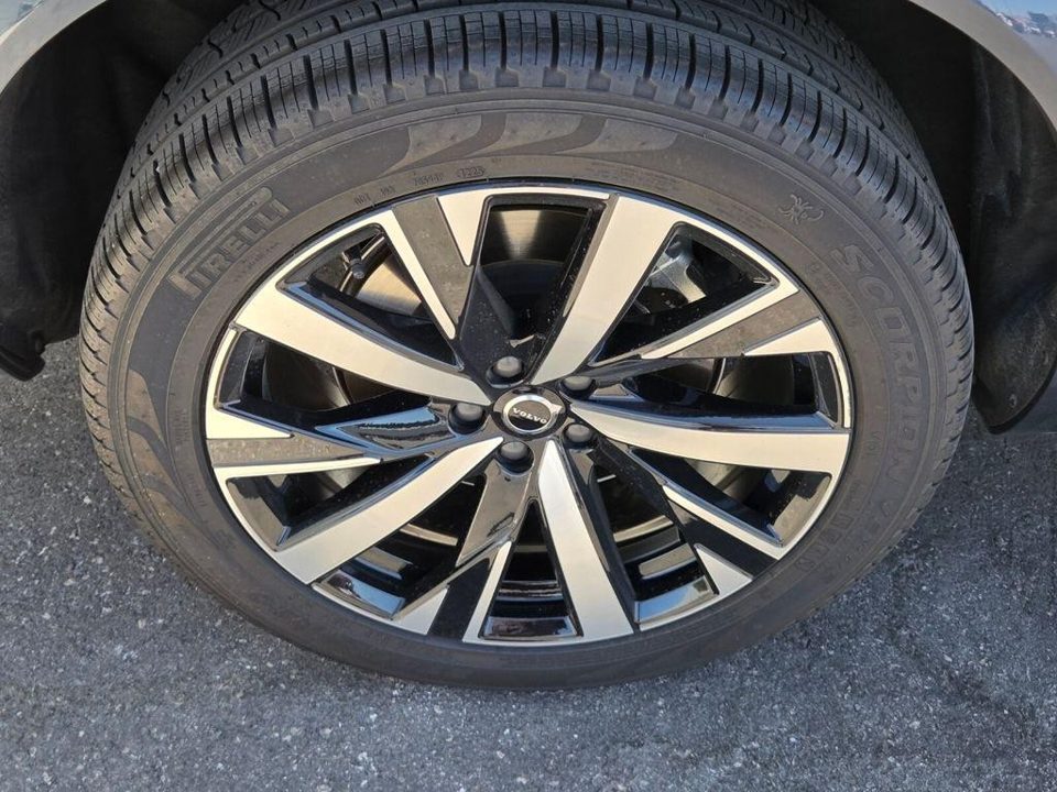 2026 Volvo XC90 Core, B5 AWD Gas (mild hybrid), Gasoline, Bright, 7 Seats