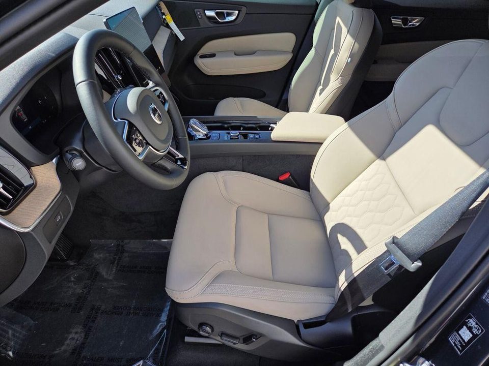 2026 Volvo XC60 B5 Plus