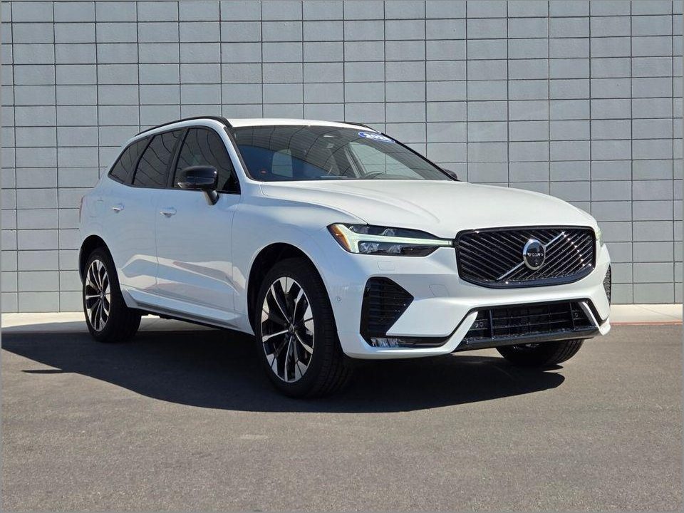 2026 Volvo XC60 B5 Plus