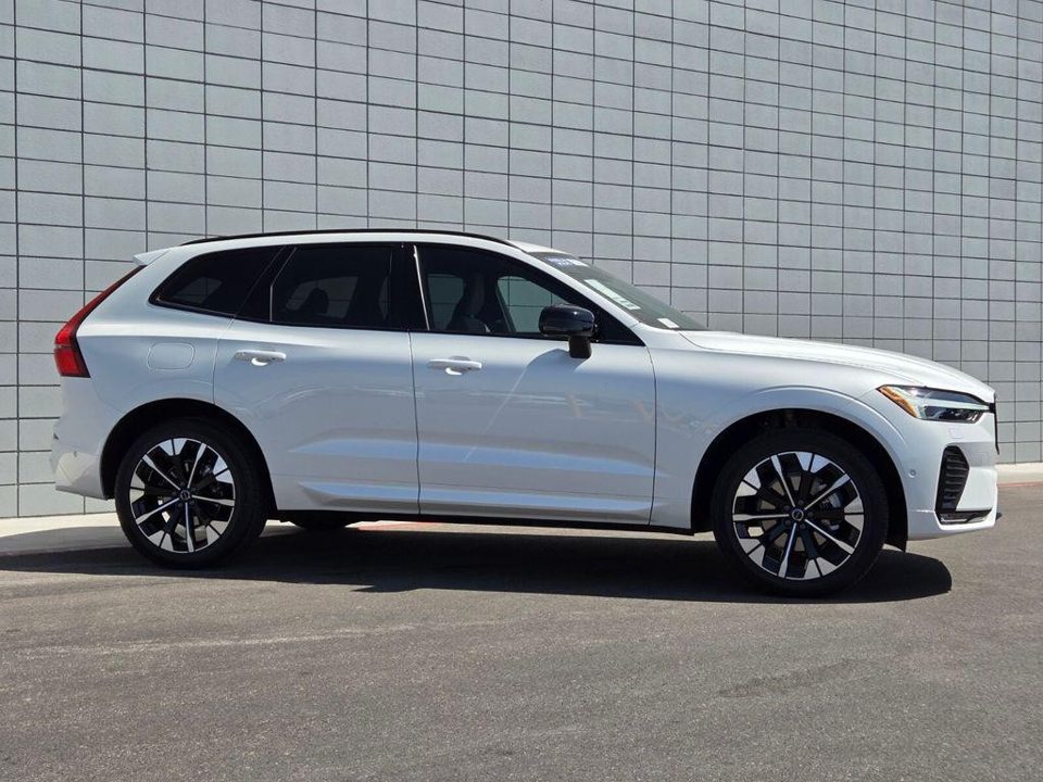 2026 Volvo XC60 B5 Plus