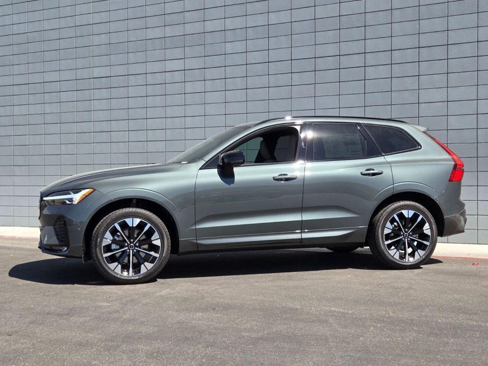 2026 Volvo XC60 B5 Plus