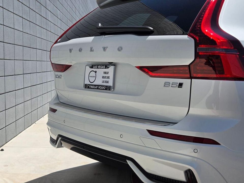 2026 Volvo XC60 B5 Plus