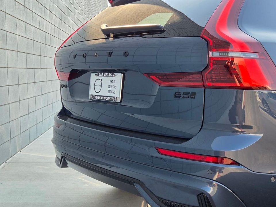 2026 Volvo XC60 B5 Ultra Black Edition