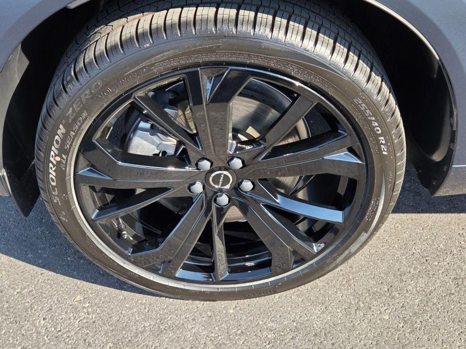 2026 Volvo XC60 B5 Ultra Black Edition