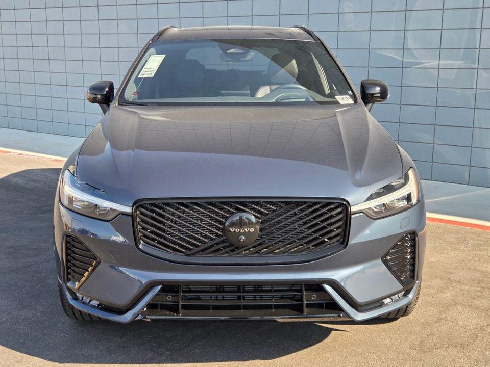 2026 Volvo XC60 B5 Ultra Black Edition
