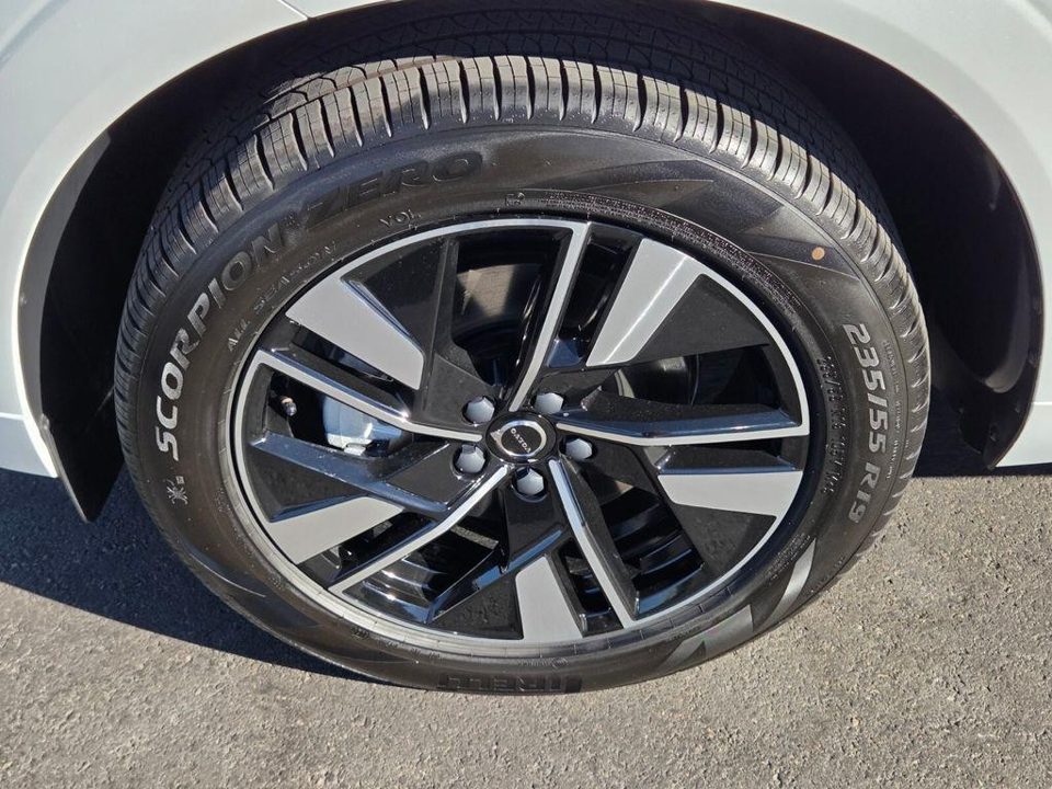 2026 Volvo XC60 B5 Core