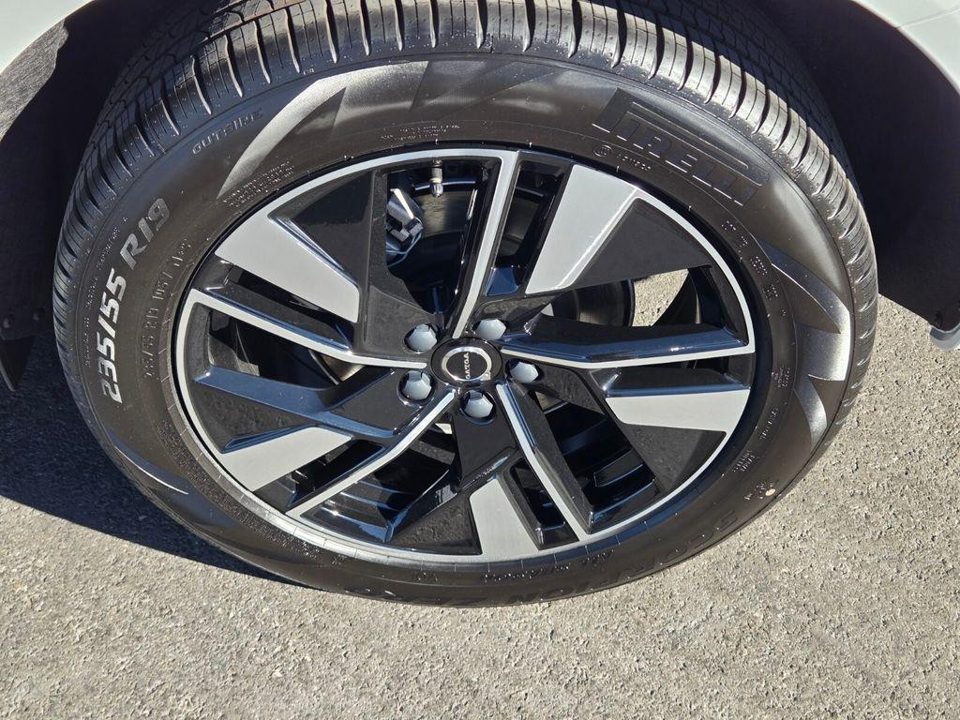 2026 Volvo XC60 B5 Core