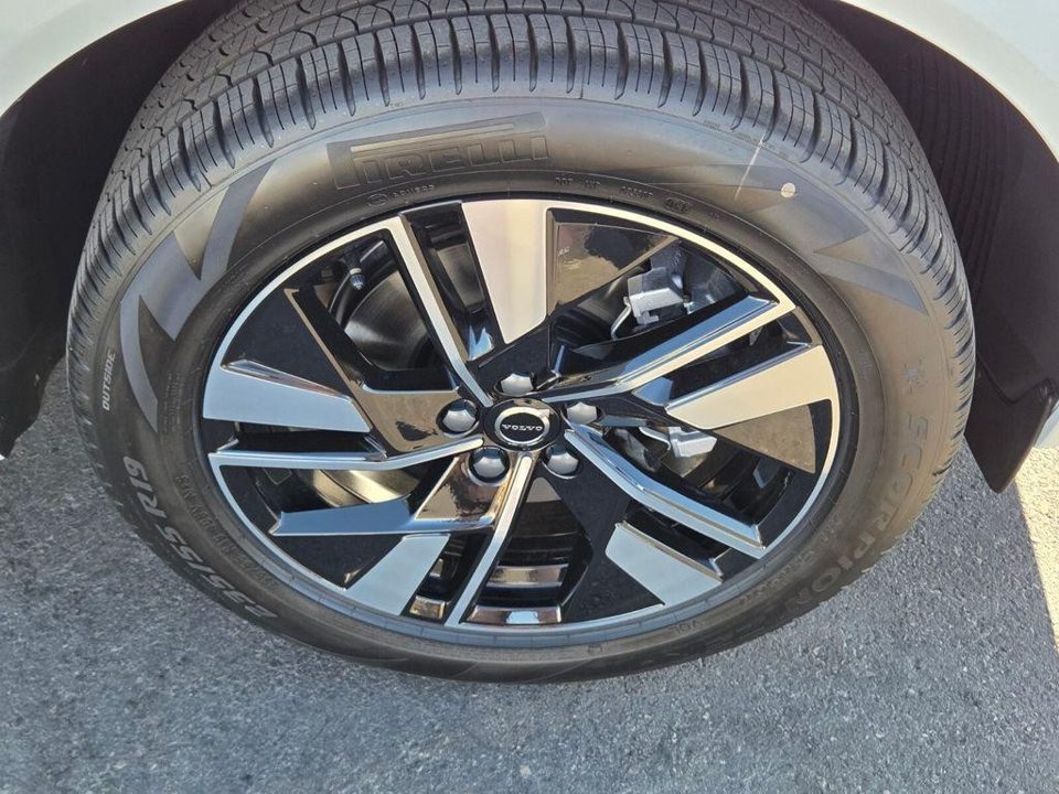 2026 Volvo XC60 B5 Core