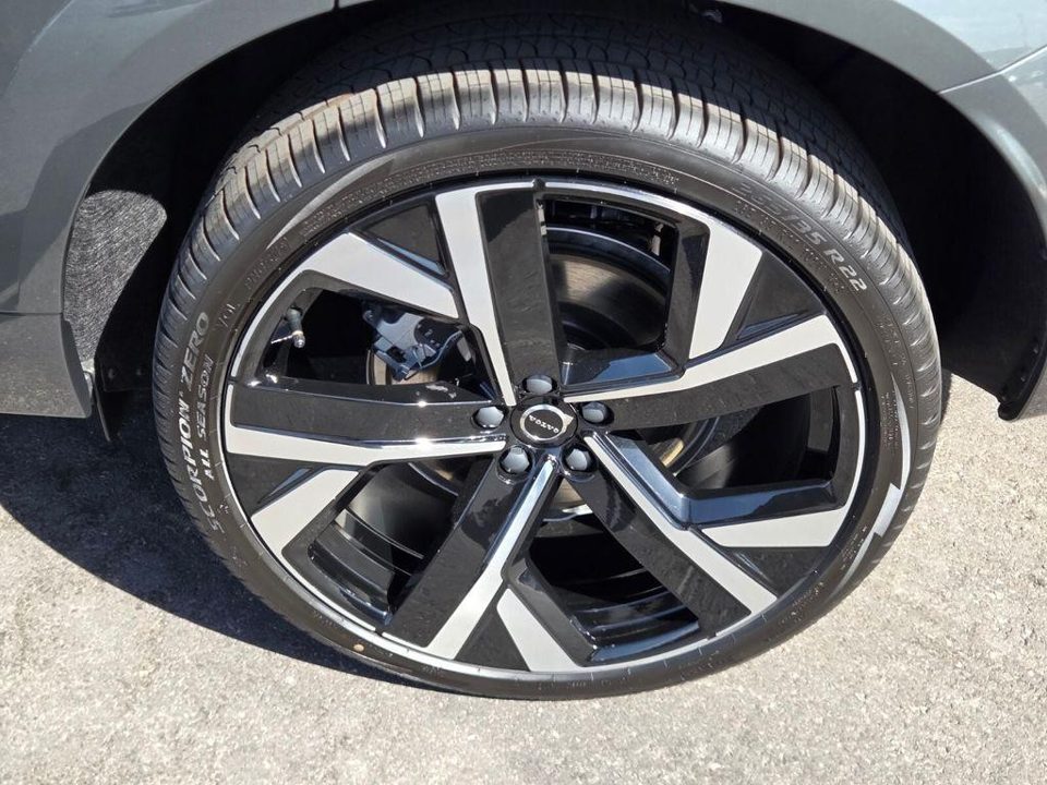 2026 Volvo XC60 B5 Ultra