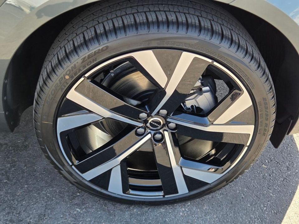 2026 Volvo XC60 B5 Ultra