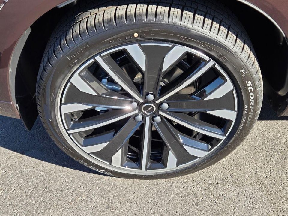 2026 Volvo XC60 B5 Ultra
