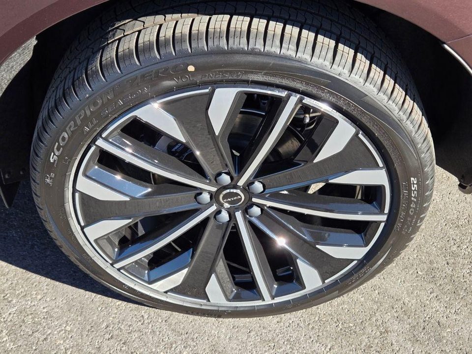 2026 Volvo XC60 B5 Ultra