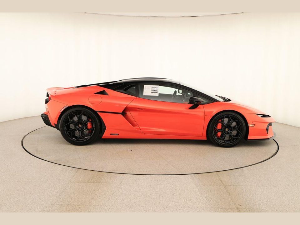 2026 Lamborghini Temerario Base
