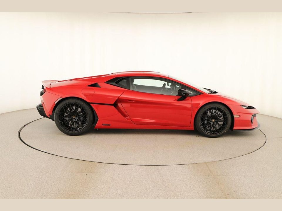 2026 Lamborghini Temerario Base