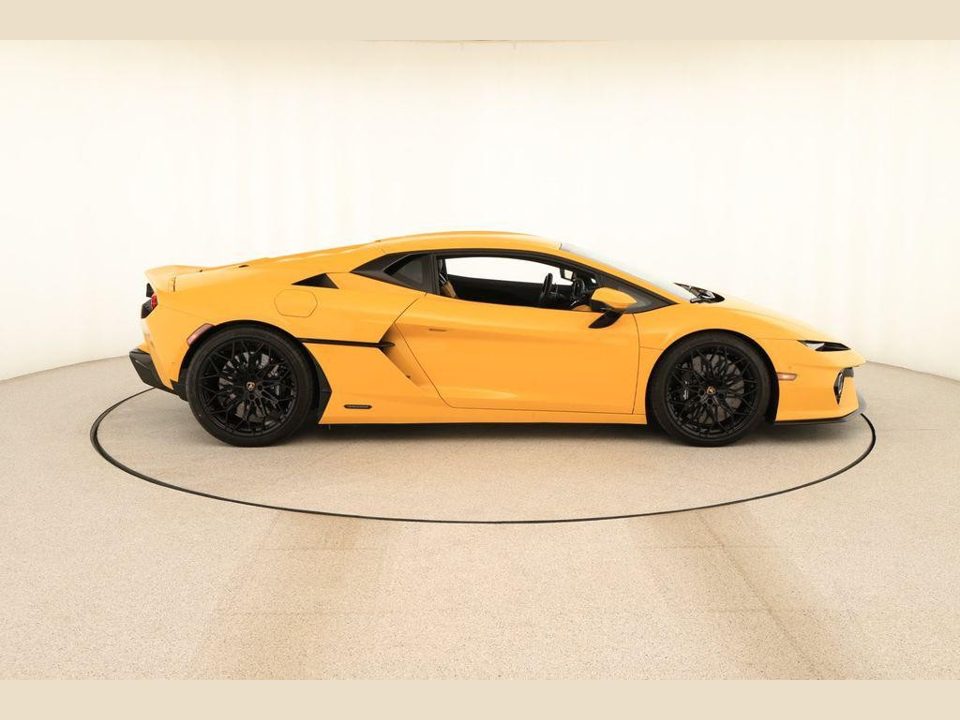 2026 Lamborghini Temerario Base