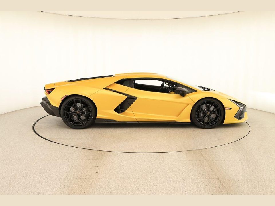 2026 Lamborghini Revuelto Base