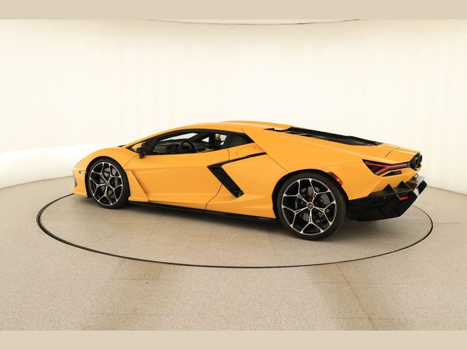2025 Lamborghini Revuelto Base