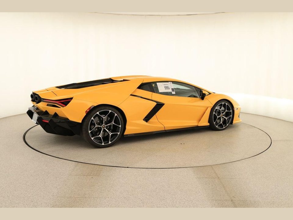 2025 Lamborghini Revuelto Base