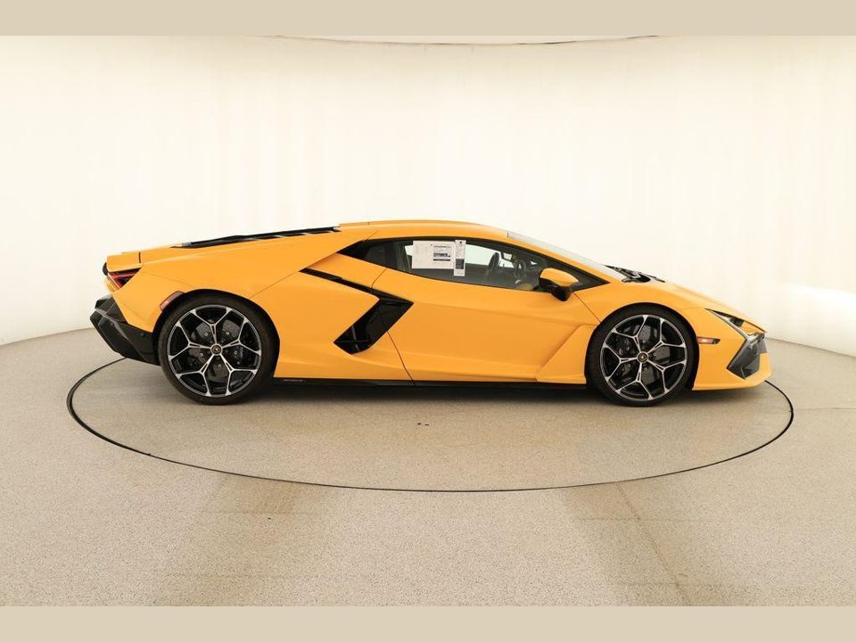 2025 Lamborghini Revuelto Base