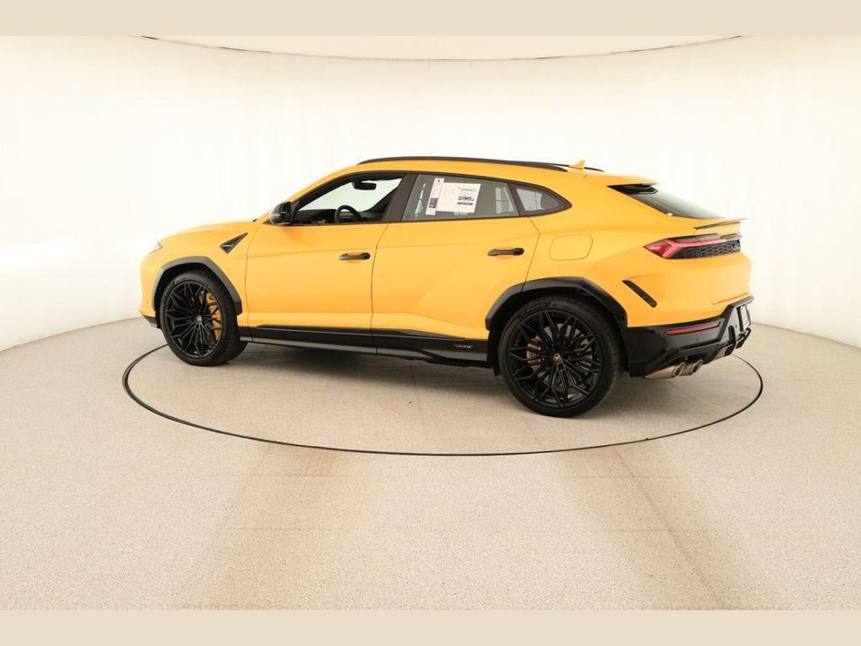 2026 Lamborghini Urus SE