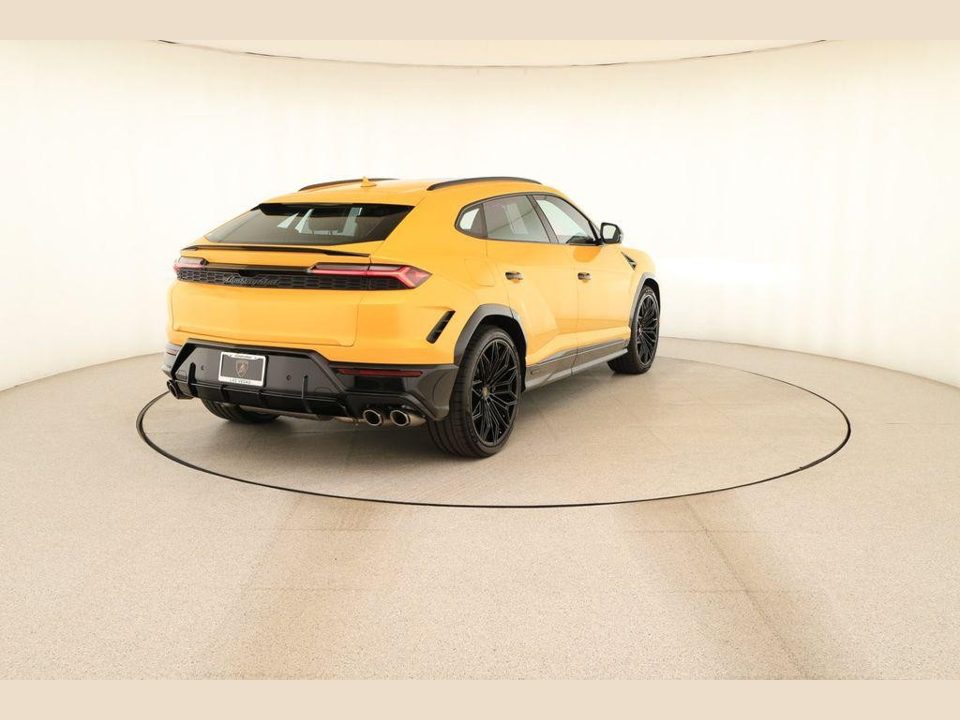 2026 Lamborghini Urus SE