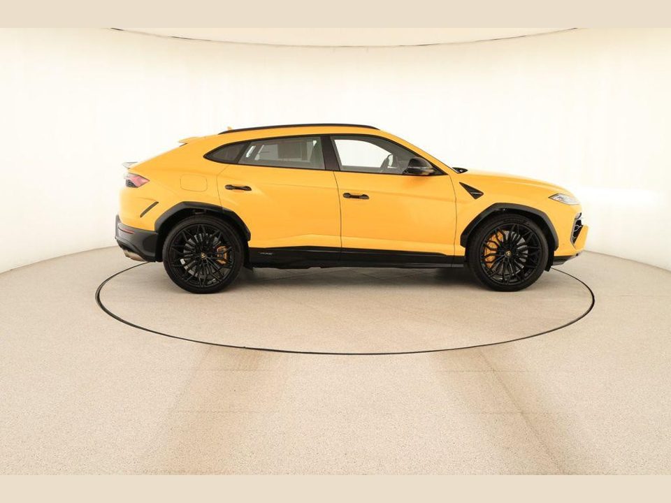 2026 Lamborghini Urus SE