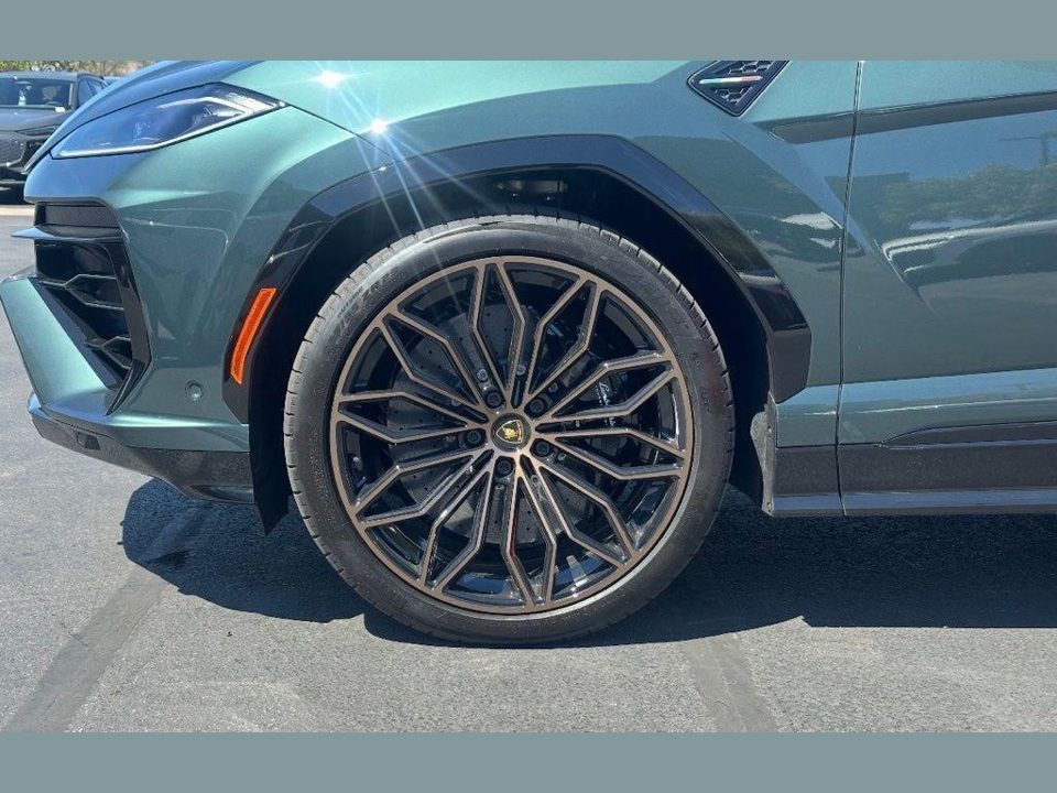 2025 Lamborghini Urus SE