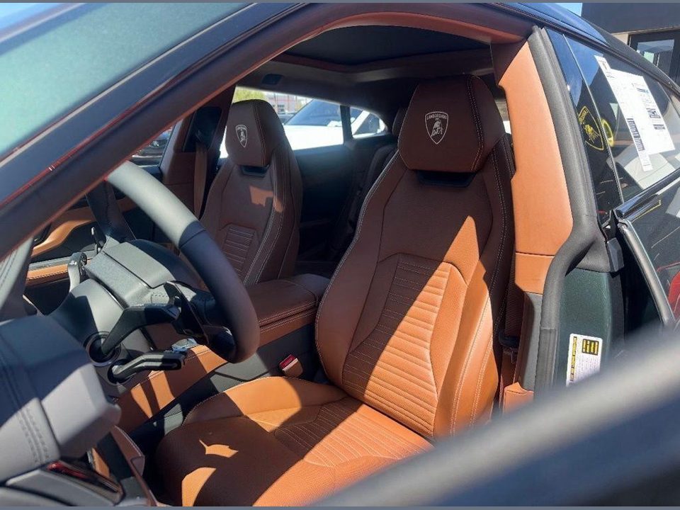 2025 Lamborghini Urus SE