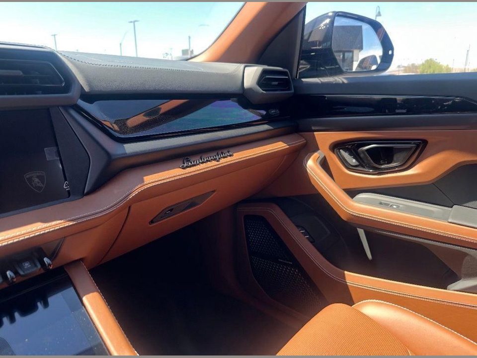 2025 Lamborghini Urus SE